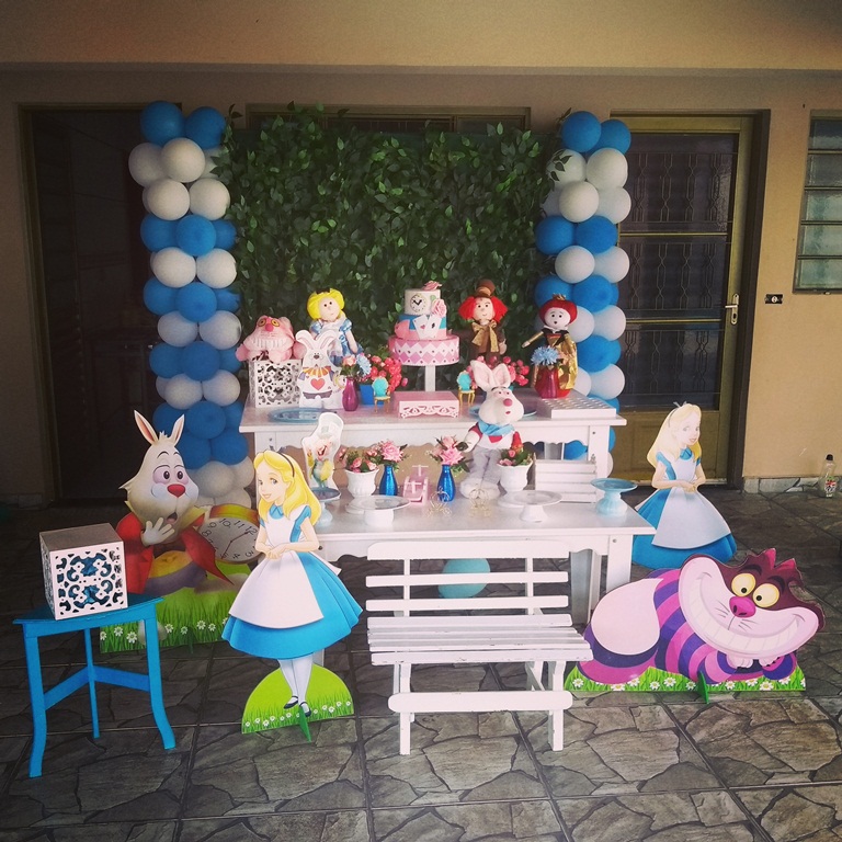 ALICE NO PAIS DAS MARAVILHAS